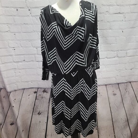 Tart black and white zigzag detail midi dress - Picture 2 of 12